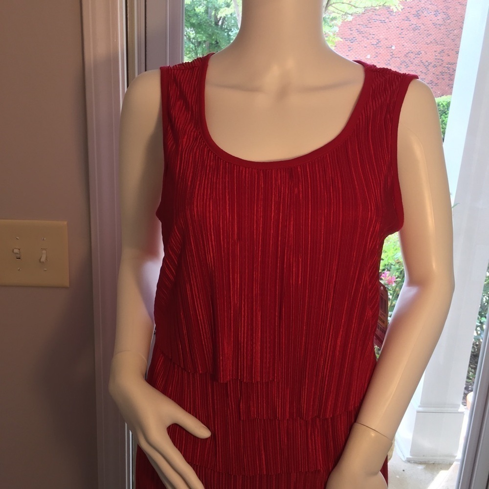 New Women’s Style&Co Red Pleated Blouse Size M. - Picture 8 of 8